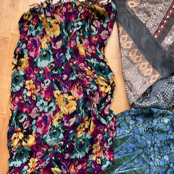 1️⃣1️⃣Lot of 11 Random Scarves/Wraps/Shawls Varying Materials/Brands/Colors/Size - Picture 14 of 17